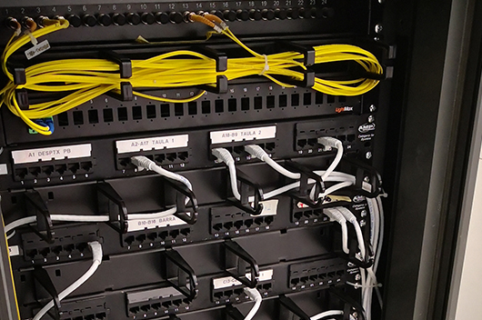 Estación Espai Jove - Saneado completo armario rack